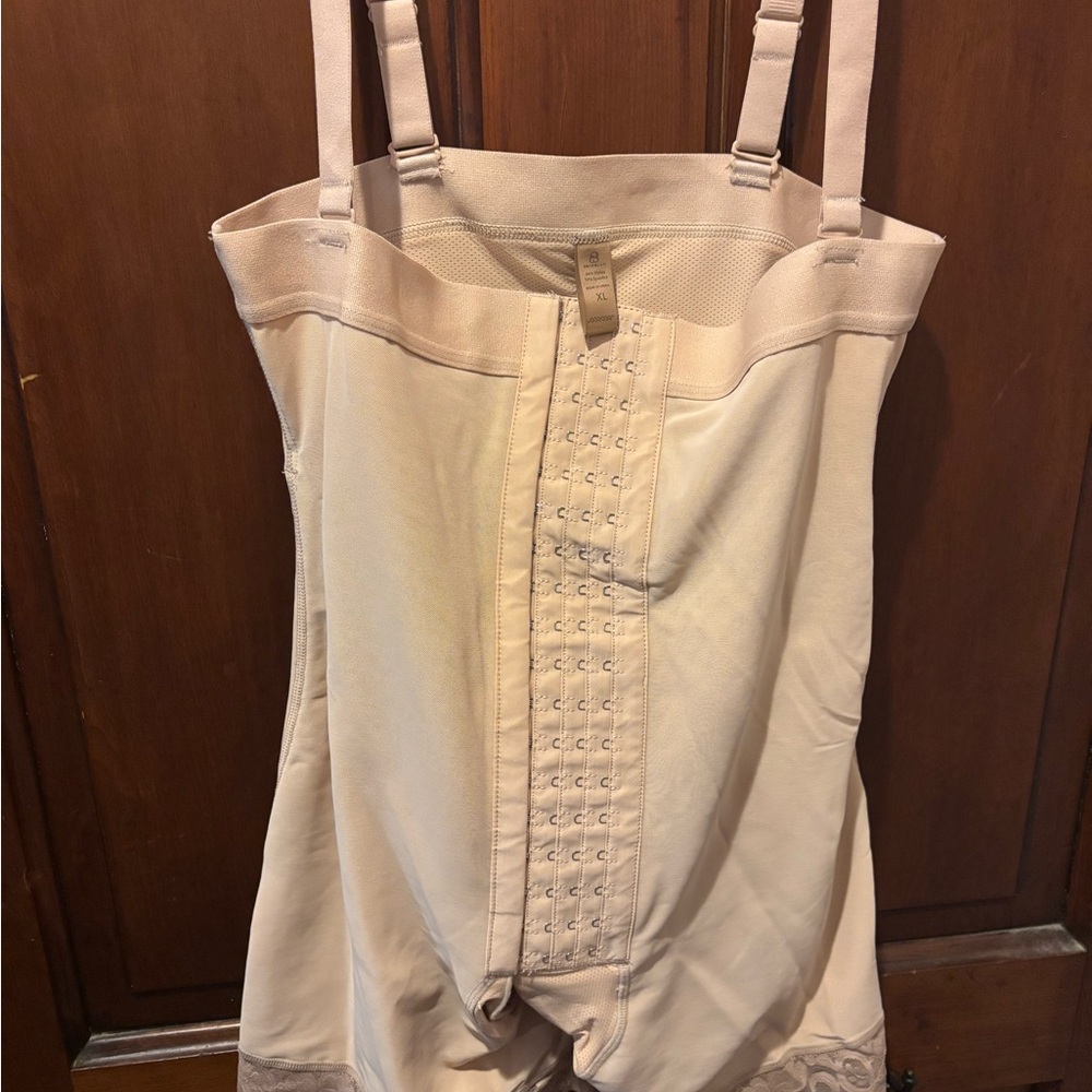 SBafellx Beige Waist Cincher Shapewear - XL never worn but tag removed